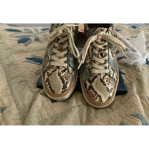 Crown Vintage snake print lace up shoes 71/5M